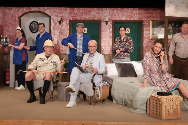 Standing Ovations bei der Premiere von „Hotel im Angebot“  im Plüderhäuser Theaterbrettle