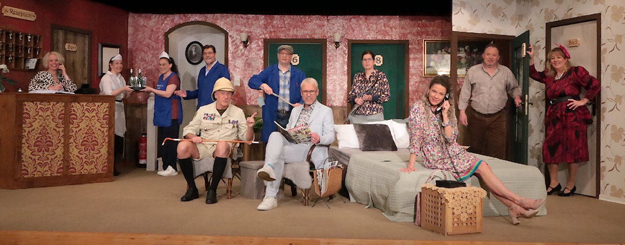 Standing Ovations bei der Premiere von „Hotel im Angebot“  im Plüderhäuser Theaterbrettle